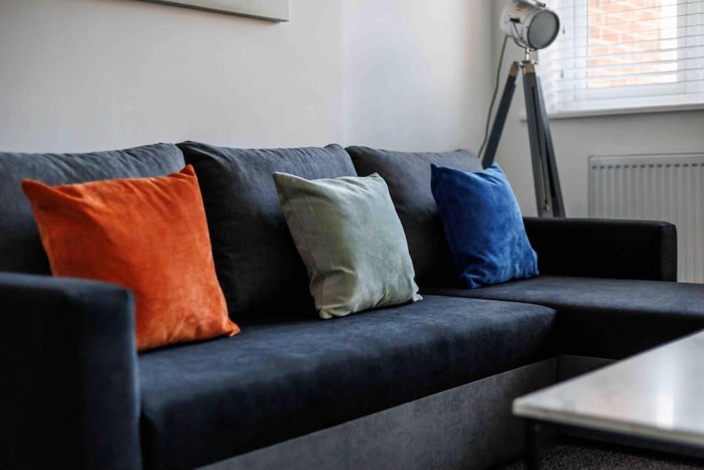 2 Bedroom House-Driveway - Bournemouth Hospital - Long Stay Discounts - Lima Apartments Ltd Esterno foto