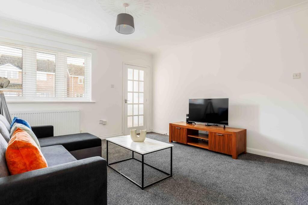 2 Bedroom House-Driveway - Bournemouth Hospital - Long Stay Discounts - Lima Apartments Ltd Esterno foto