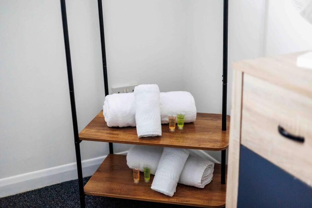 2 Bedroom House-Driveway - Bournemouth Hospital - Long Stay Discounts - Lima Apartments Ltd Esterno foto