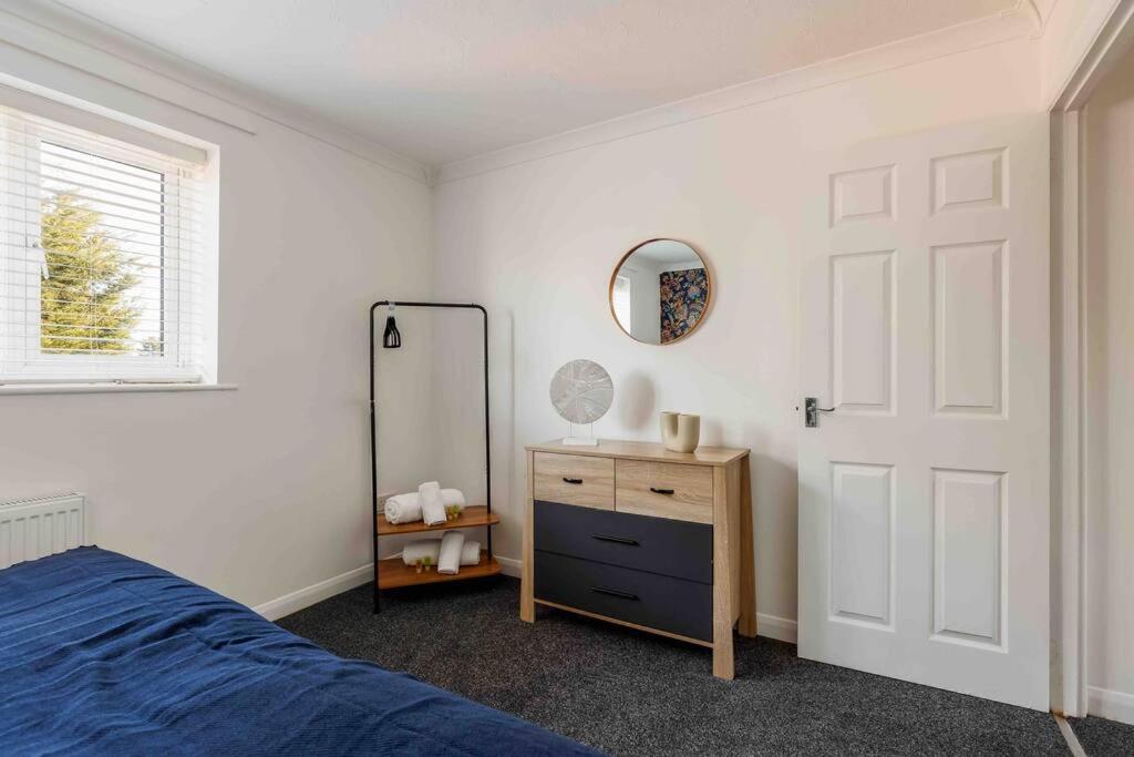 2 Bedroom House-Driveway - Bournemouth Hospital - Long Stay Discounts - Lima Apartments Ltd Esterno foto