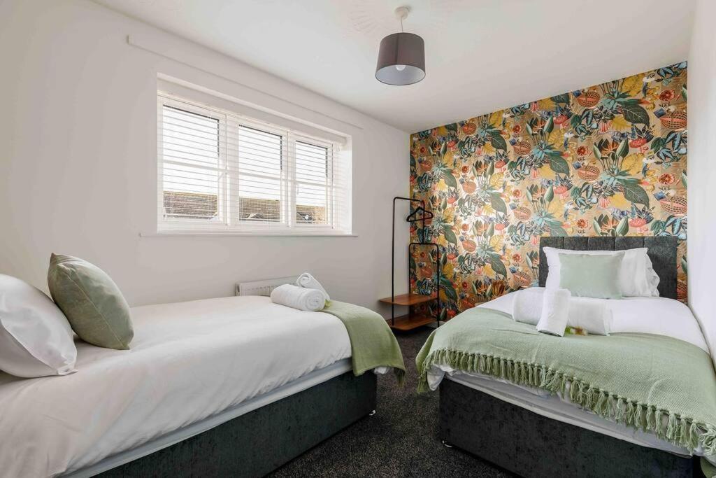 2 Bedroom House-Driveway - Bournemouth Hospital - Long Stay Discounts - Lima Apartments Ltd Esterno foto