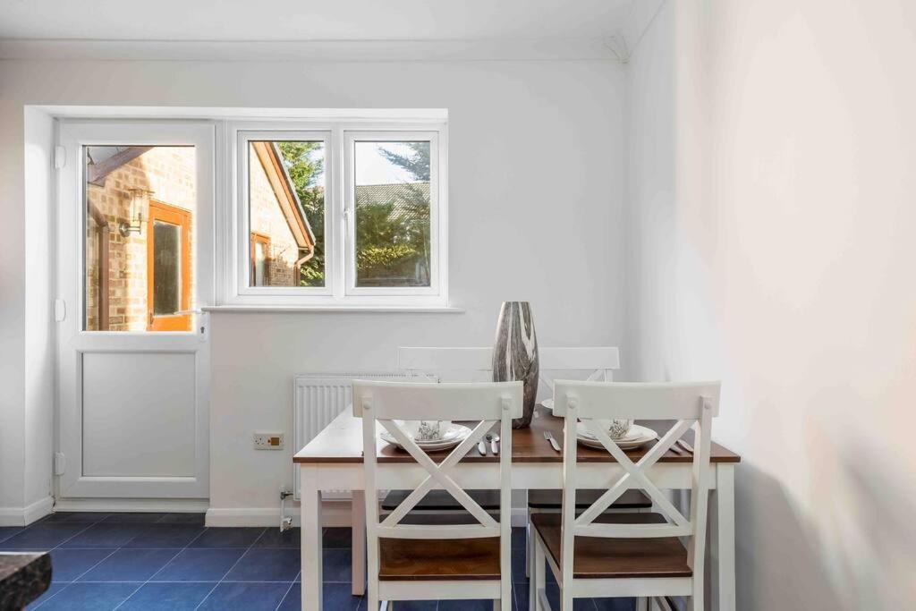 2 Bedroom House-Driveway - Bournemouth Hospital - Long Stay Discounts - Lima Apartments Ltd Esterno foto