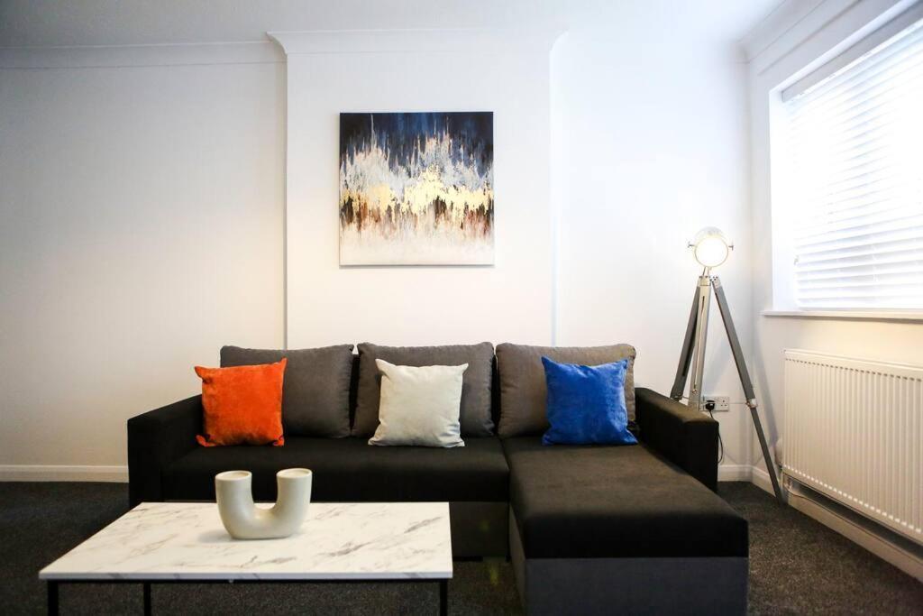 2 Bedroom House-Driveway - Bournemouth Hospital - Long Stay Discounts - Lima Apartments Ltd Esterno foto